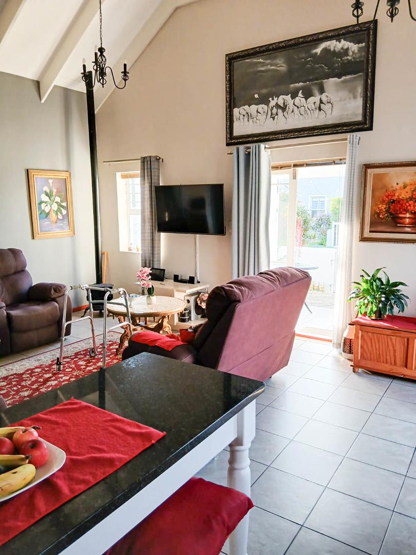 2 Bedroom Property for Sale in Sandbaai Western Cape